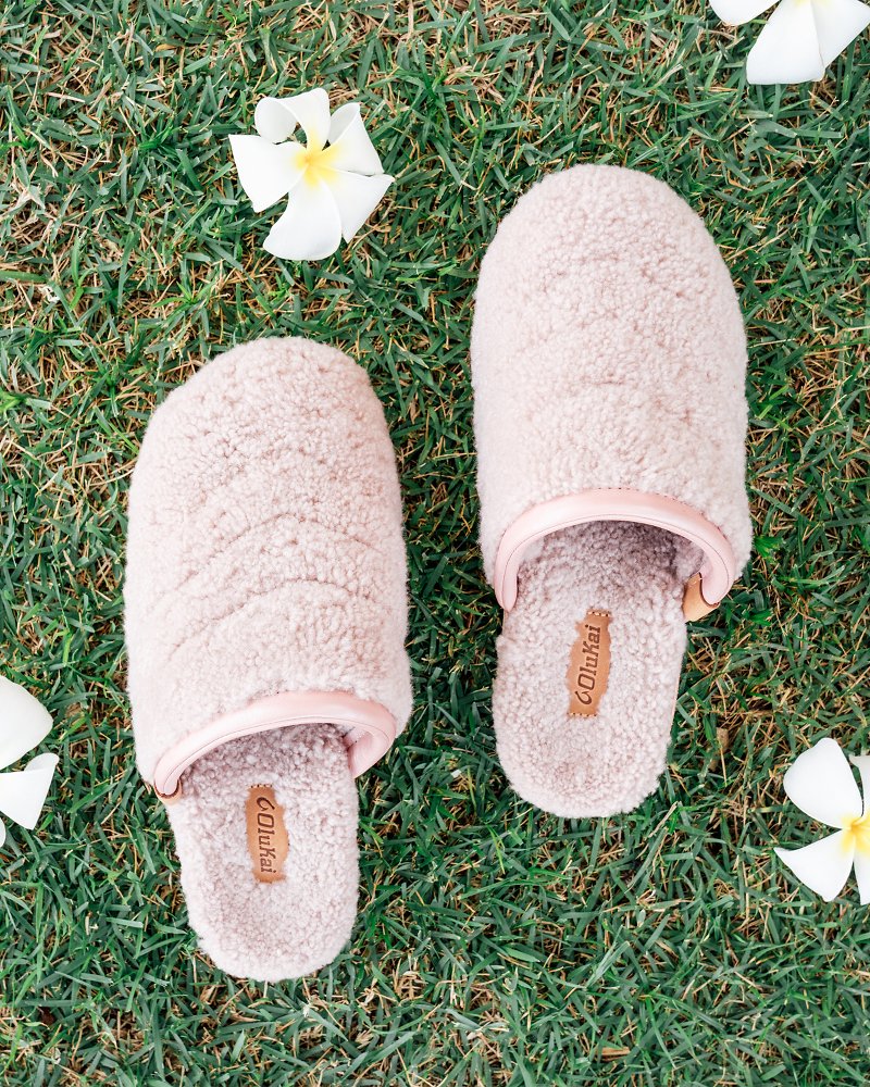 Tommy Bahama Smart Buy - OluKai® Pūpū Mua Fuzzy Slippers