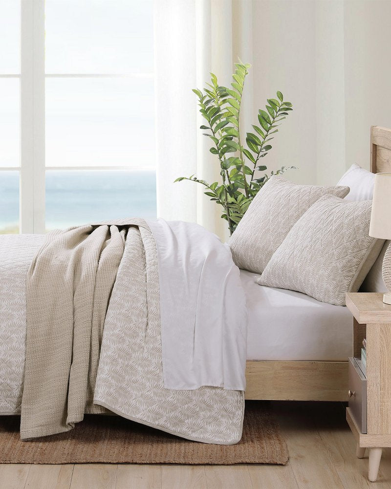 Tommy Bahama Recommended - Bahama Fronds Reversible 2-Piece Twin Quilt Set
