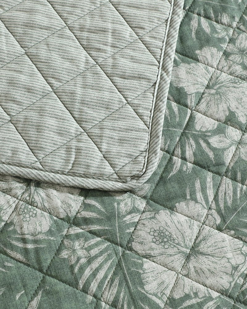 Tommy Bahama Hot Sale - Hibiscus Jungle Reversible 3-Piece King Quilt Set