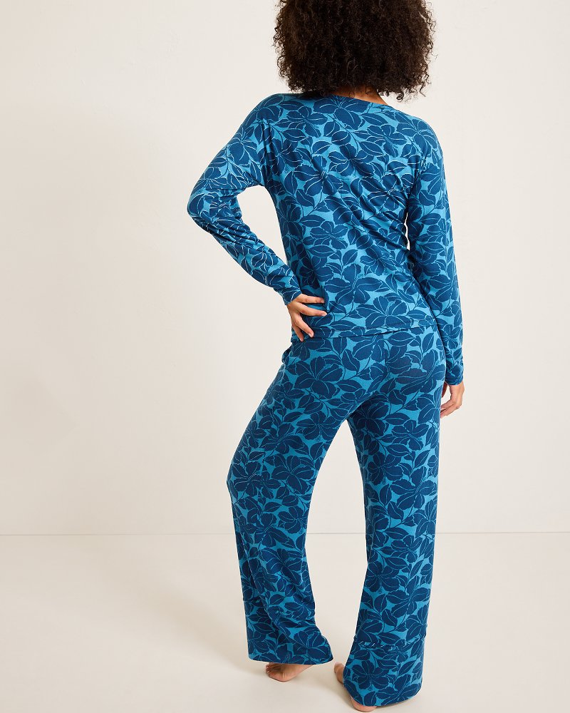 Tommy Bahama Featured - Knit Long Sleeve & Pants Pajama Set